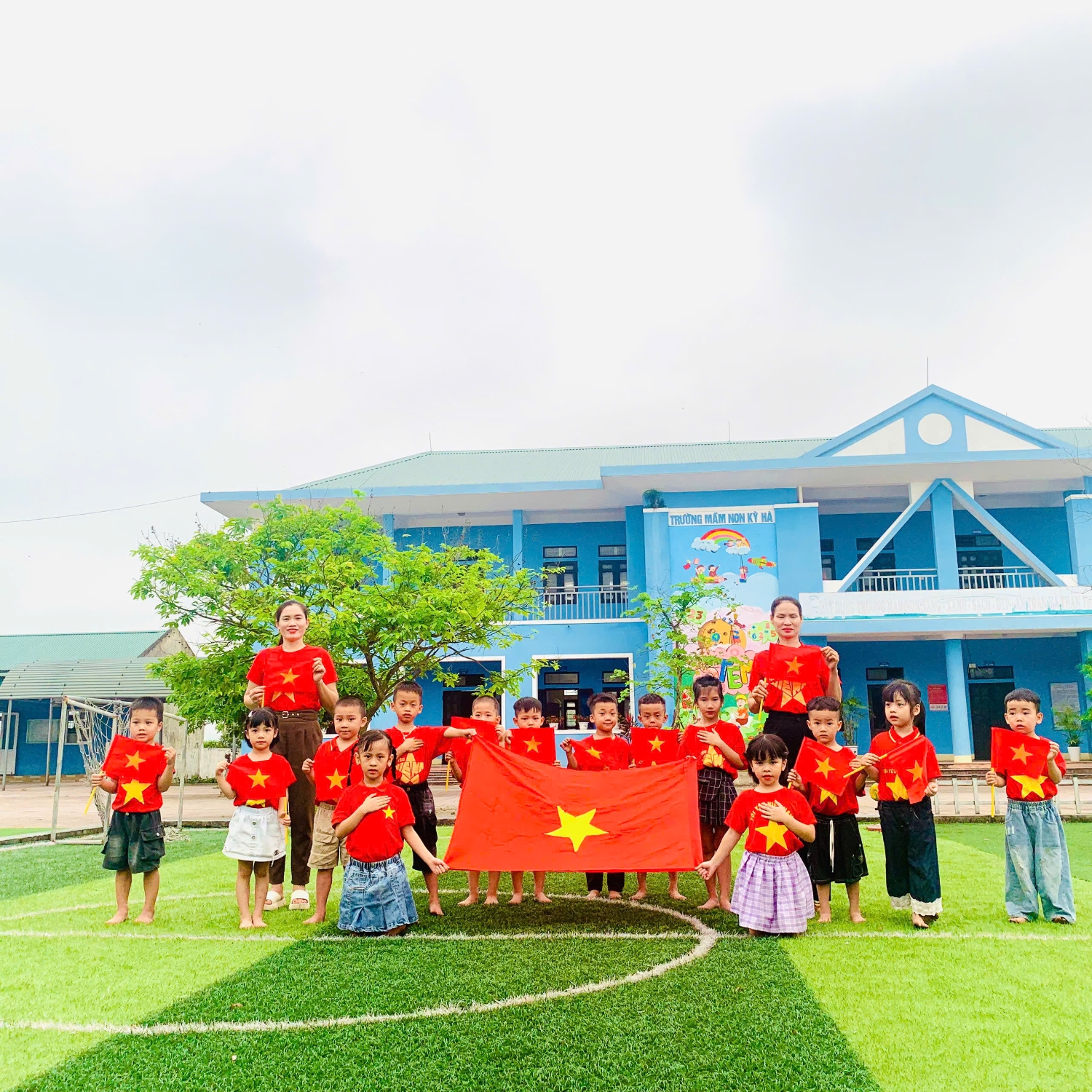 Trường MN Kỳ Hà sôi nổi các hoạt động chào mừng 50 năm giải phóng miền Nam thống nhất đất nước