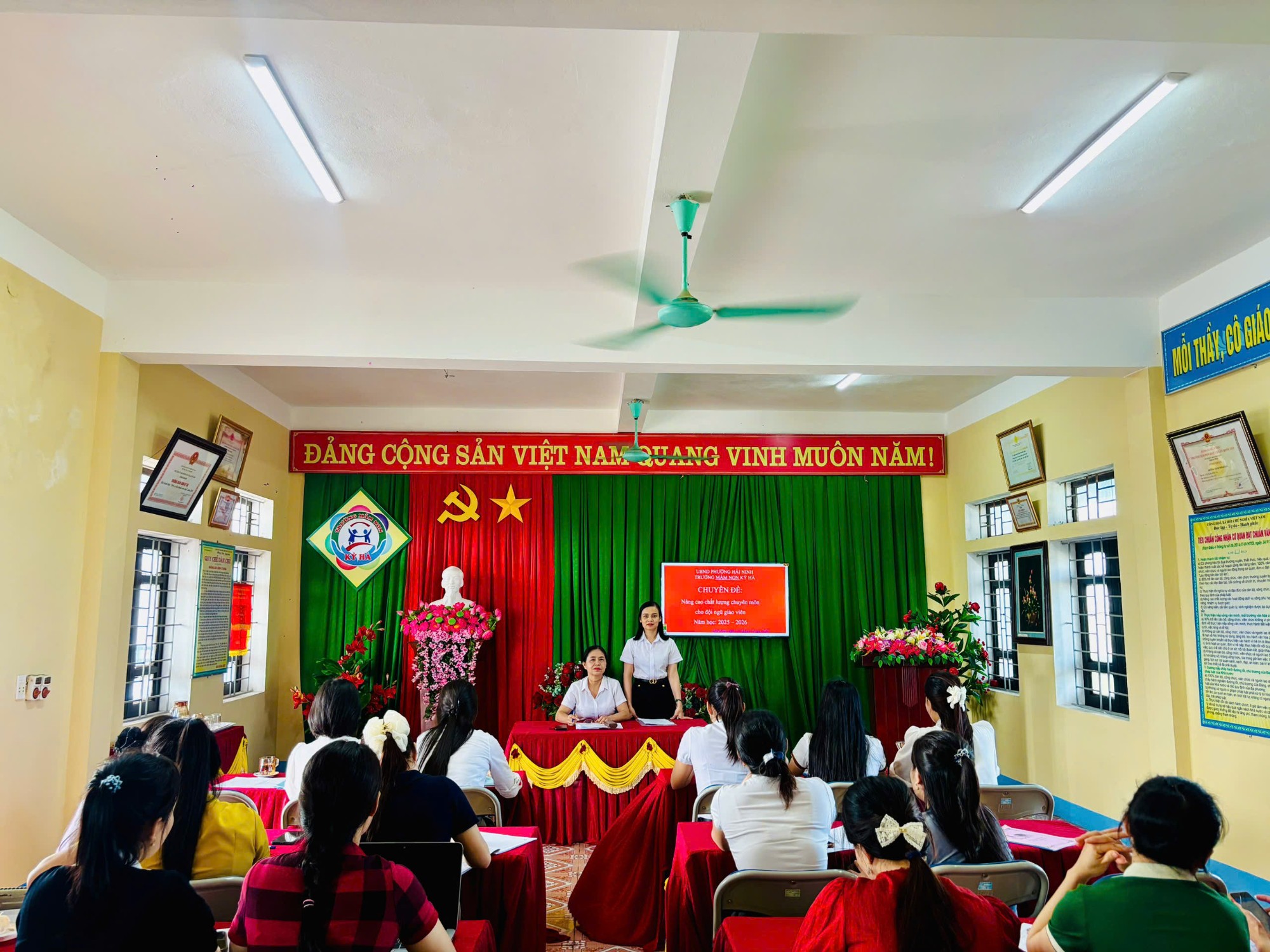 TRƯỜNG MN KỲ HÀ TỔ CHỨC CHUYÊN ĐỀ “NÂNG CAO CHẤT LƯỢNG CHUYÊN MÔN CHO ĐỘI NGŨ GIÁO VIÊN NĂM HỌC 2025 – 2026”
