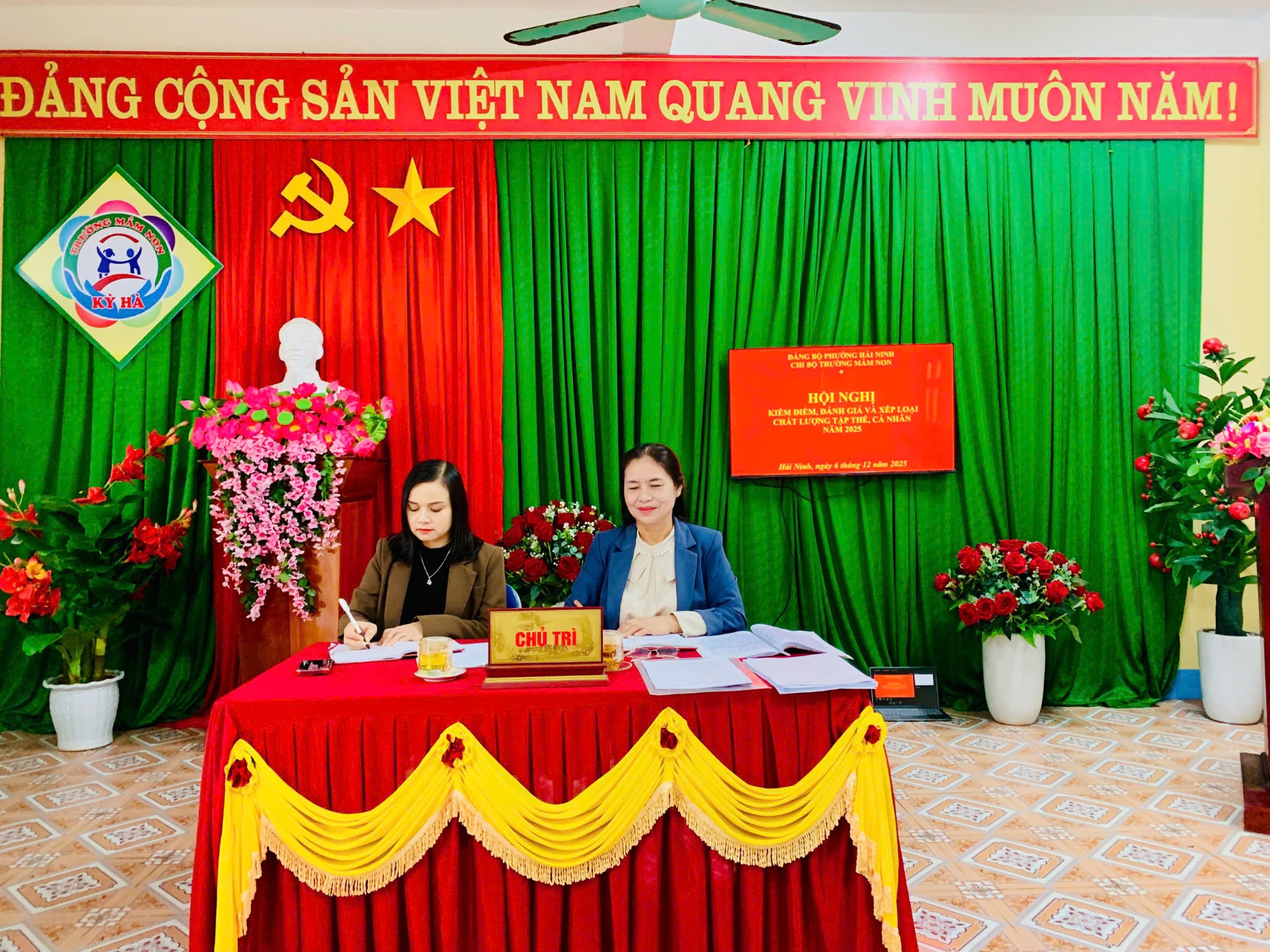 CHI BỘ TRƯỜNG MẦM NON KỲ HÀ TỔ CHỨC HỘI NGHỊ KIỂM ĐIỂM, ĐÁNH GIÁ, XẾP LOẠI CHẤT LƯỢNG TẬP THỂ VÀ CÁ NHÂN NĂM 2025